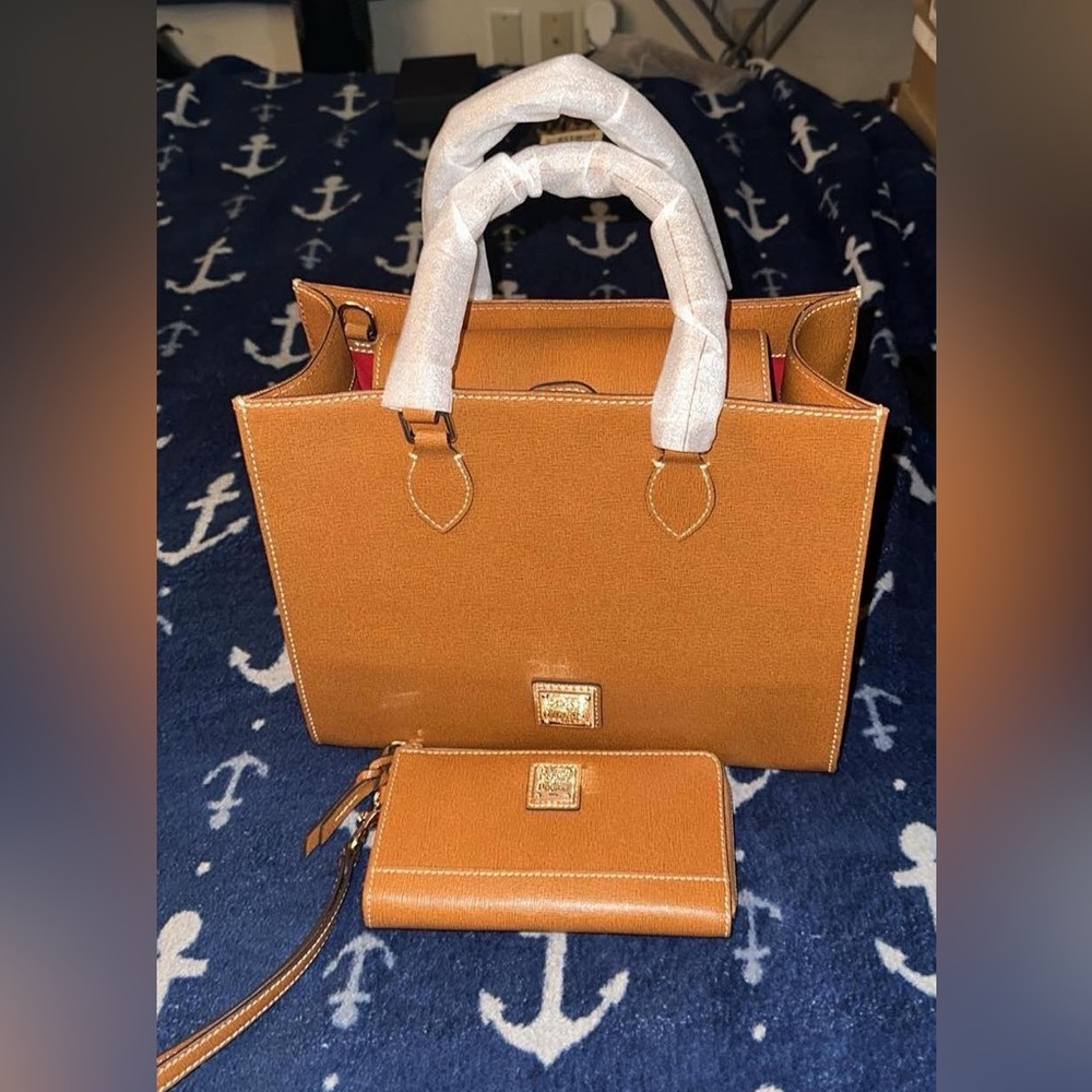 Dooney & Bourke Set (Camel)